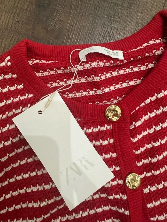 Zara Red High-Waist Wide-Leg Trousers and knit vest - Picture 6 of 7